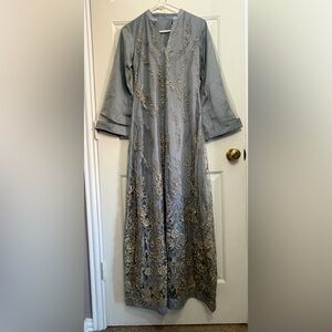 Pakistani/indian formal wear thread work gown xs